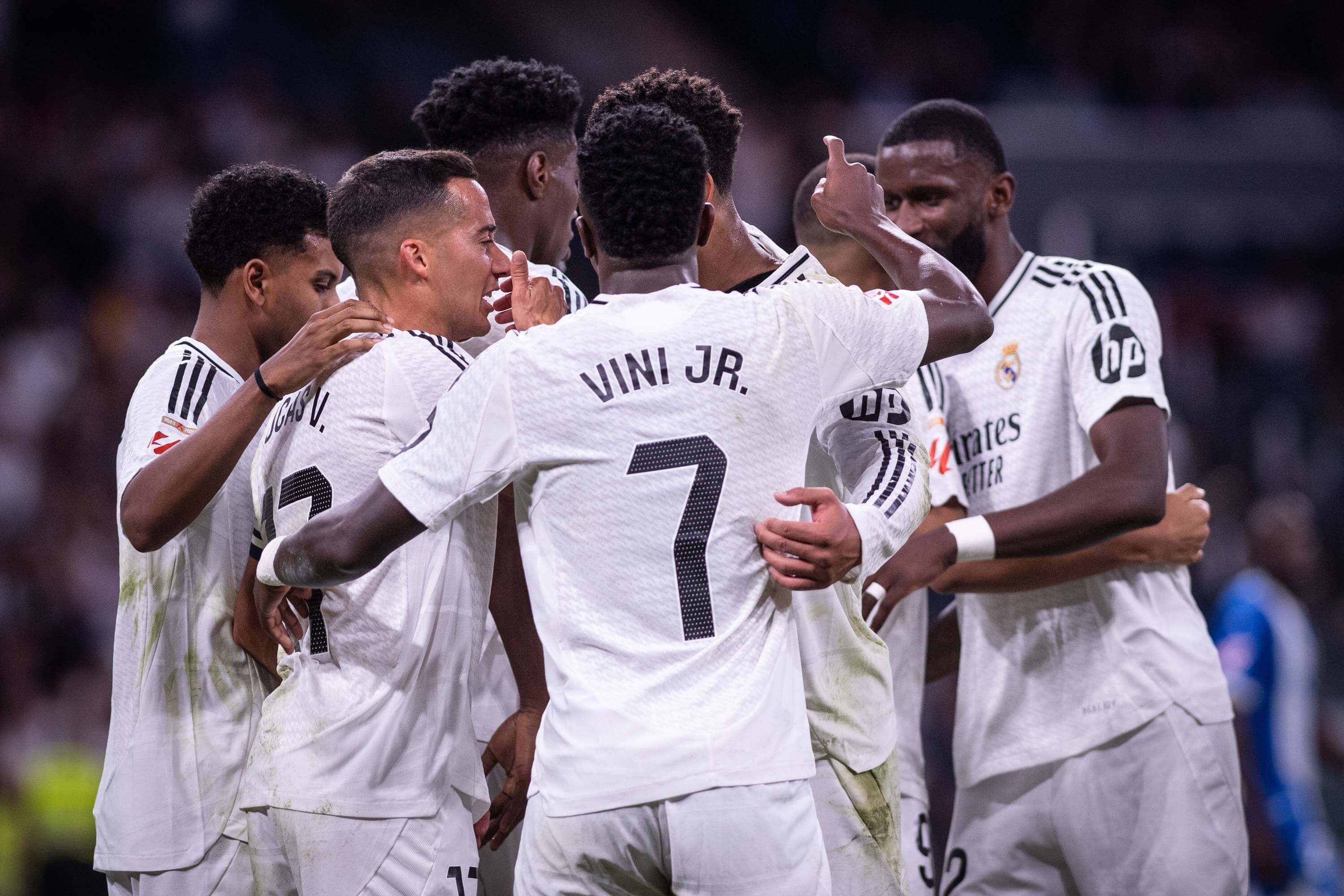 Los jugadores del Real Madrid celebran un gol al Alavés (Foto: Cordon Press).