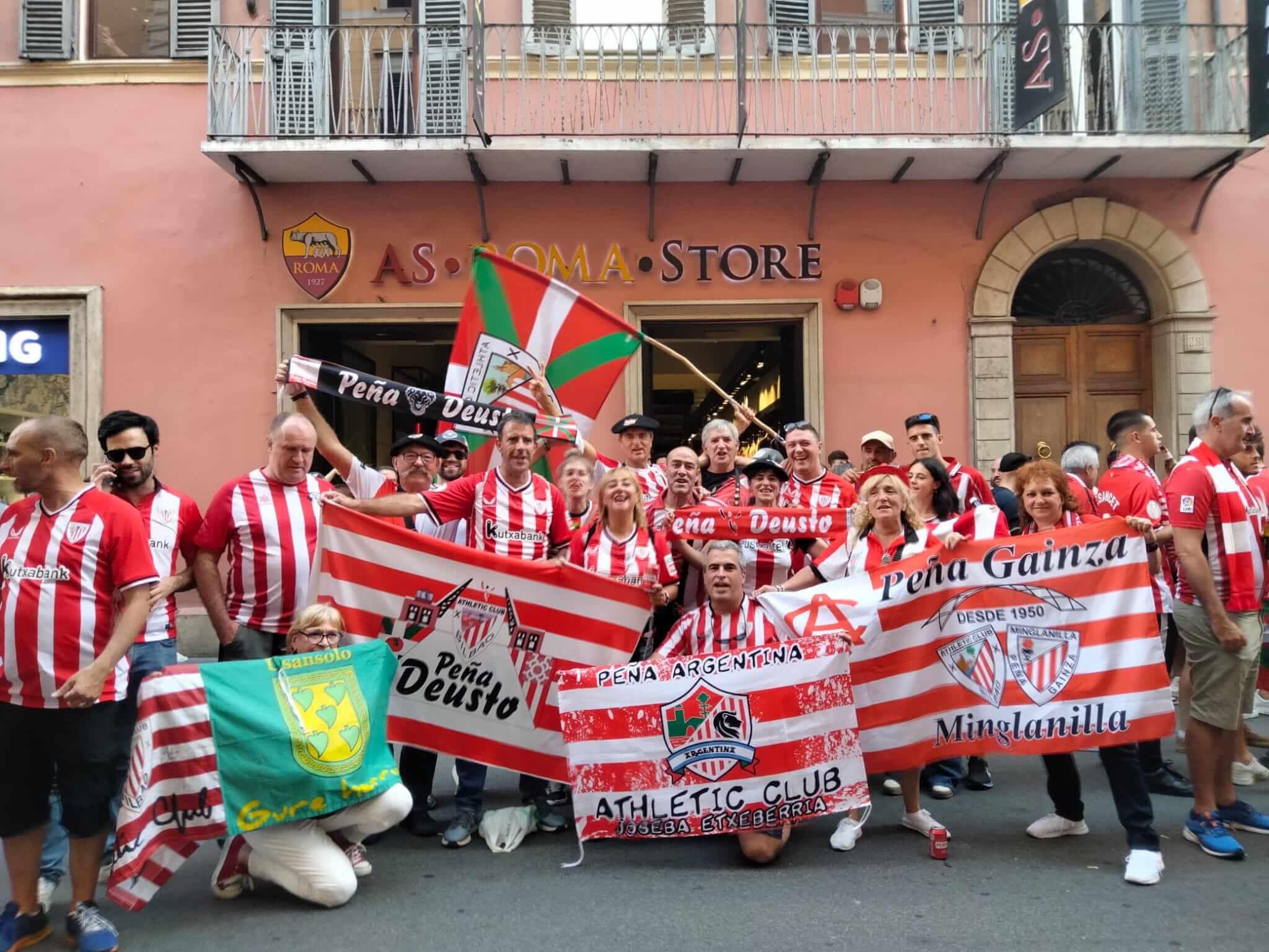 Aficionados de la Peña Deusto del Athletic Club de visita en Roma (Foto: Athletic).