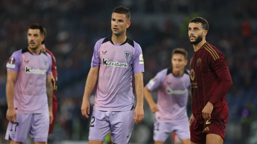 Guruzeta y Mario Hermoso, en el partido entre Roma y Athletic Club (Foto: Cordon Press).