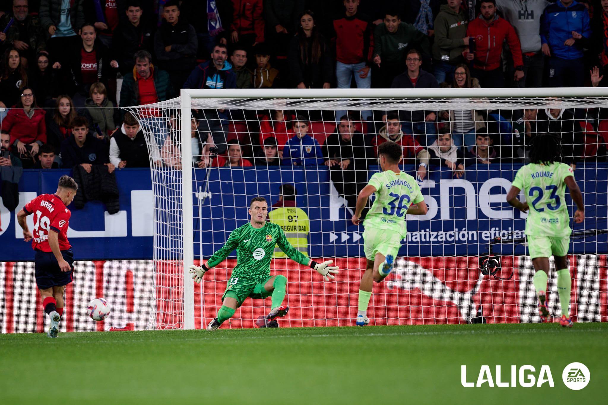 Gol de Bryan Zaragoza en el Osasuna - Barcelona (Foto: LALIGA).