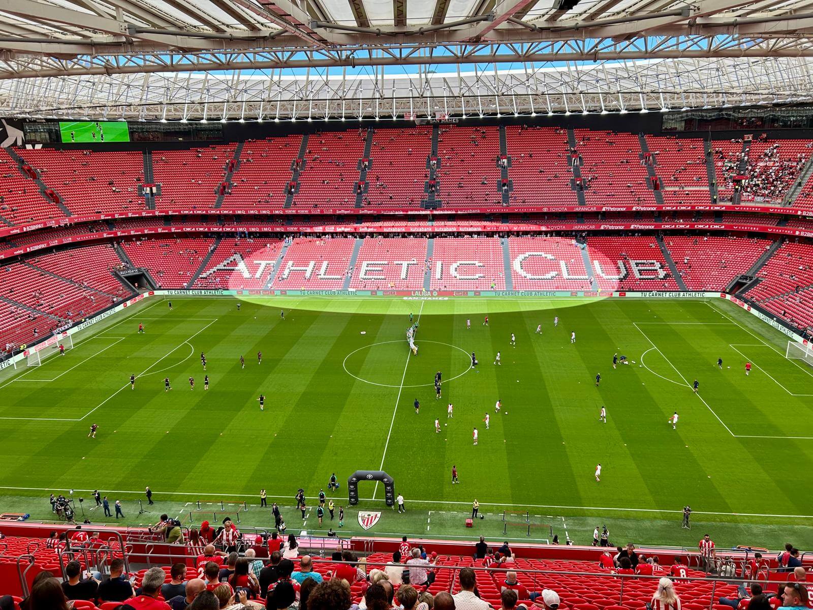 Athletic Club y Sevilla FC calientan en San Mamés (Foto: El Desmarque).