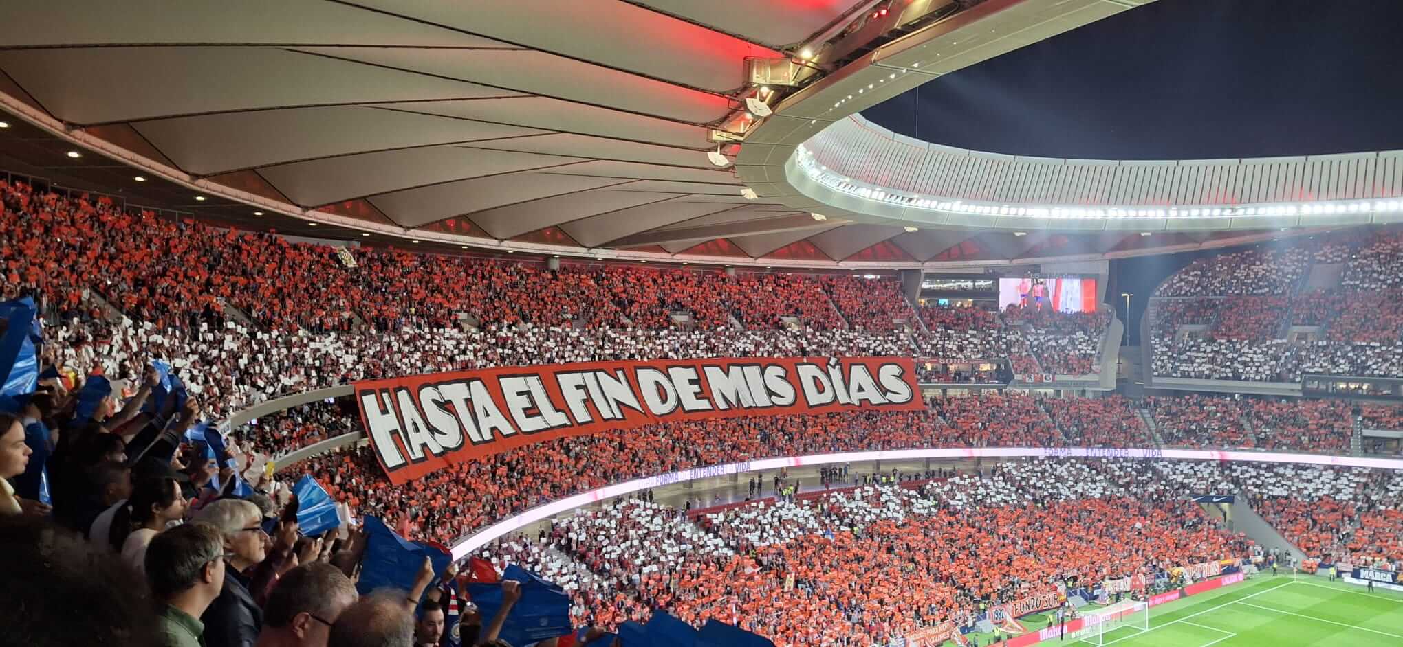 Tifo del Civitas Metropolitano en el derbi Atlético - Real Madrid.