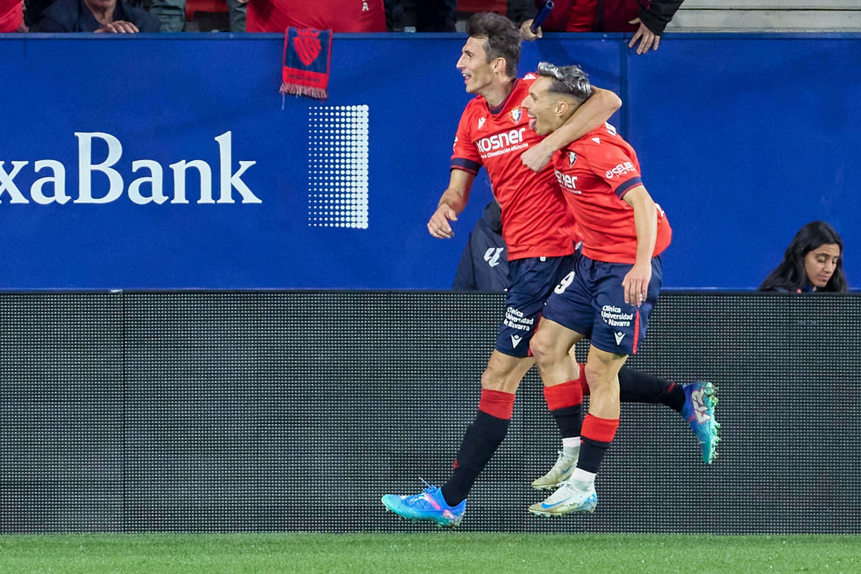 Ante Budimir y Bryan Zaragoza celebran uno de los goles en el Osasuna-Barcelona (FOTO: Cordón Pres