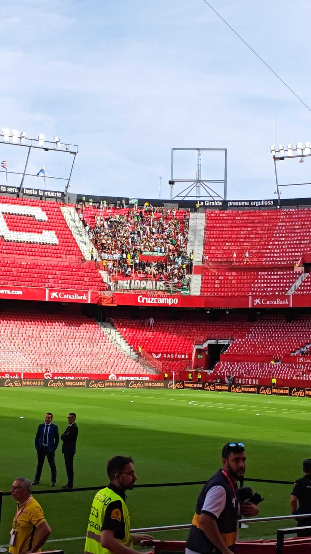 La afición del Betis en el Sánchez-Pizjuán (Foto: Basilio García). 