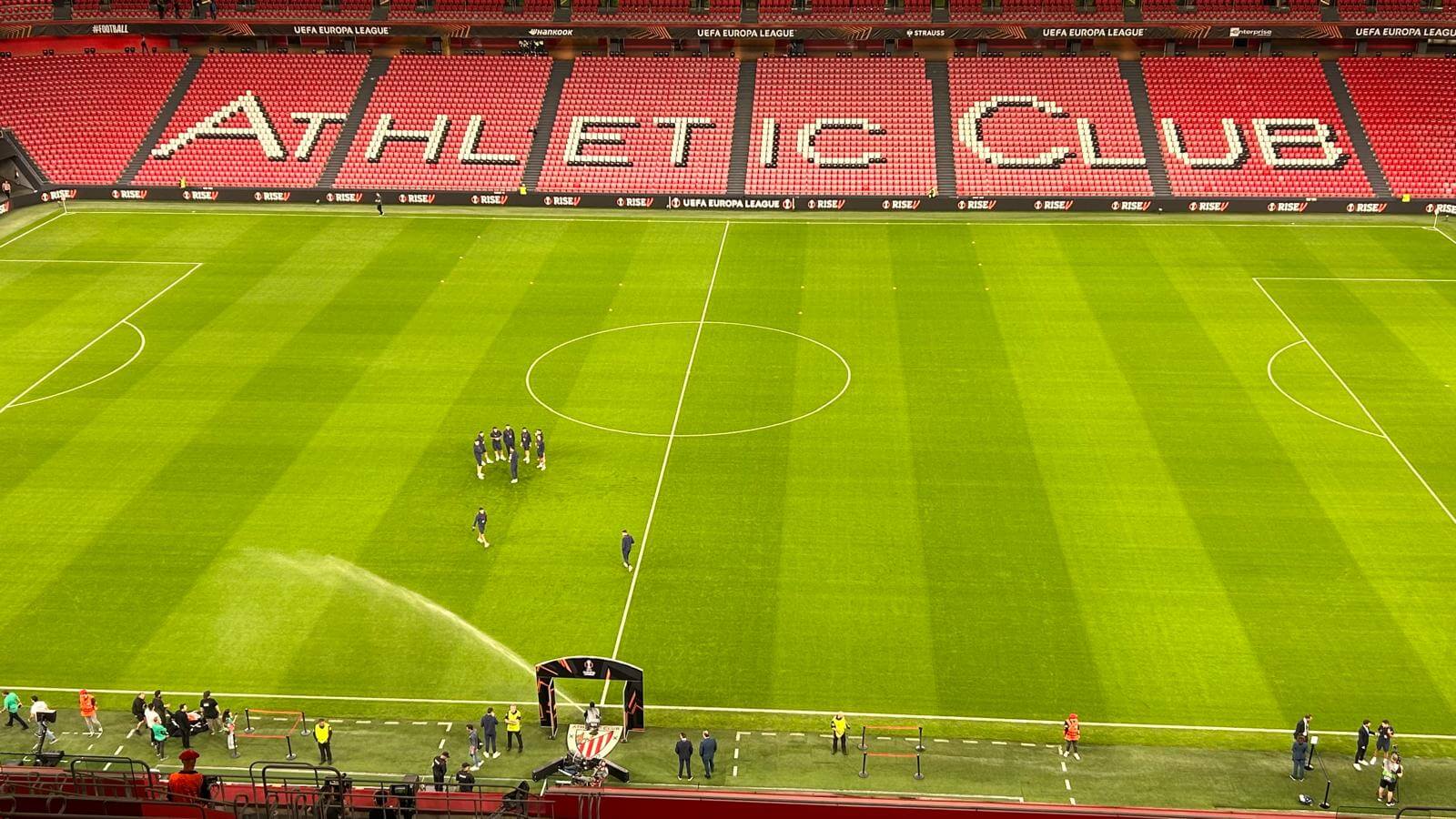 El césped de San Mamés listo para el Athletic Club - Slavia (Foto: El Desmarque).