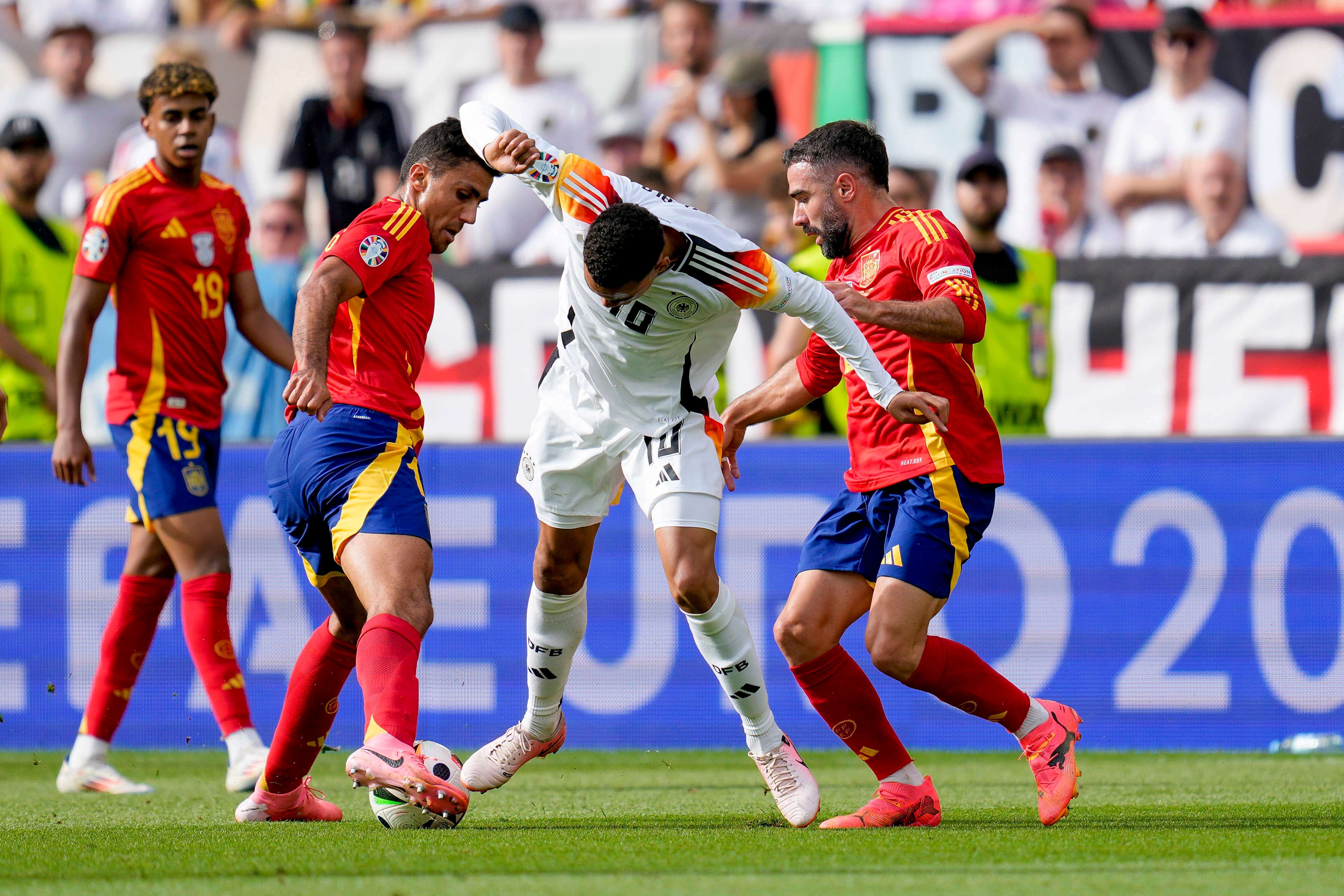 Dani Carvajal, Rodrigo Hernández y Lamine Yamal durante la Eurocopa 2024 (Foto: Cordon Press)