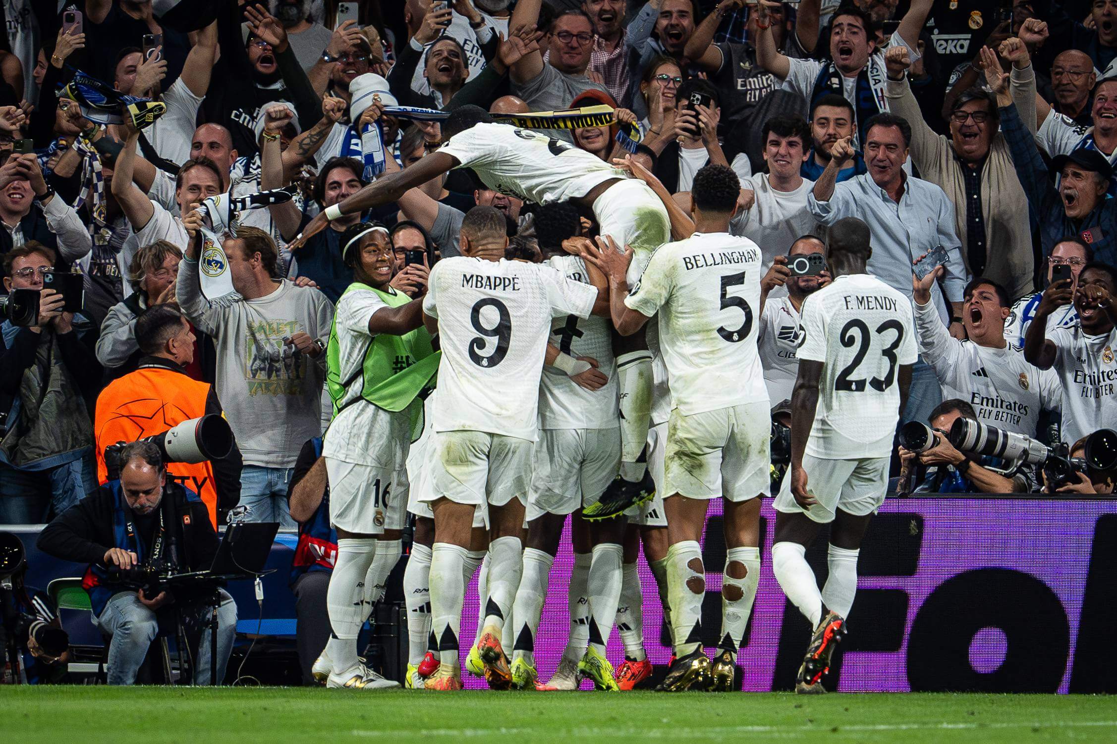 Los jugadores del Real Madrid celebrando un gol en Champions (Foto: Cordon Press).