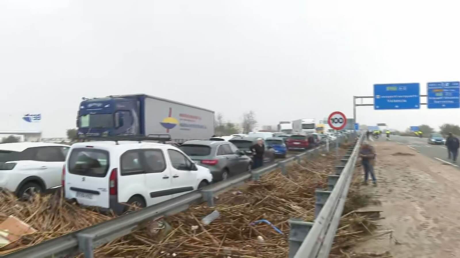 Caos circulatorio en los alrededores de Valencia.