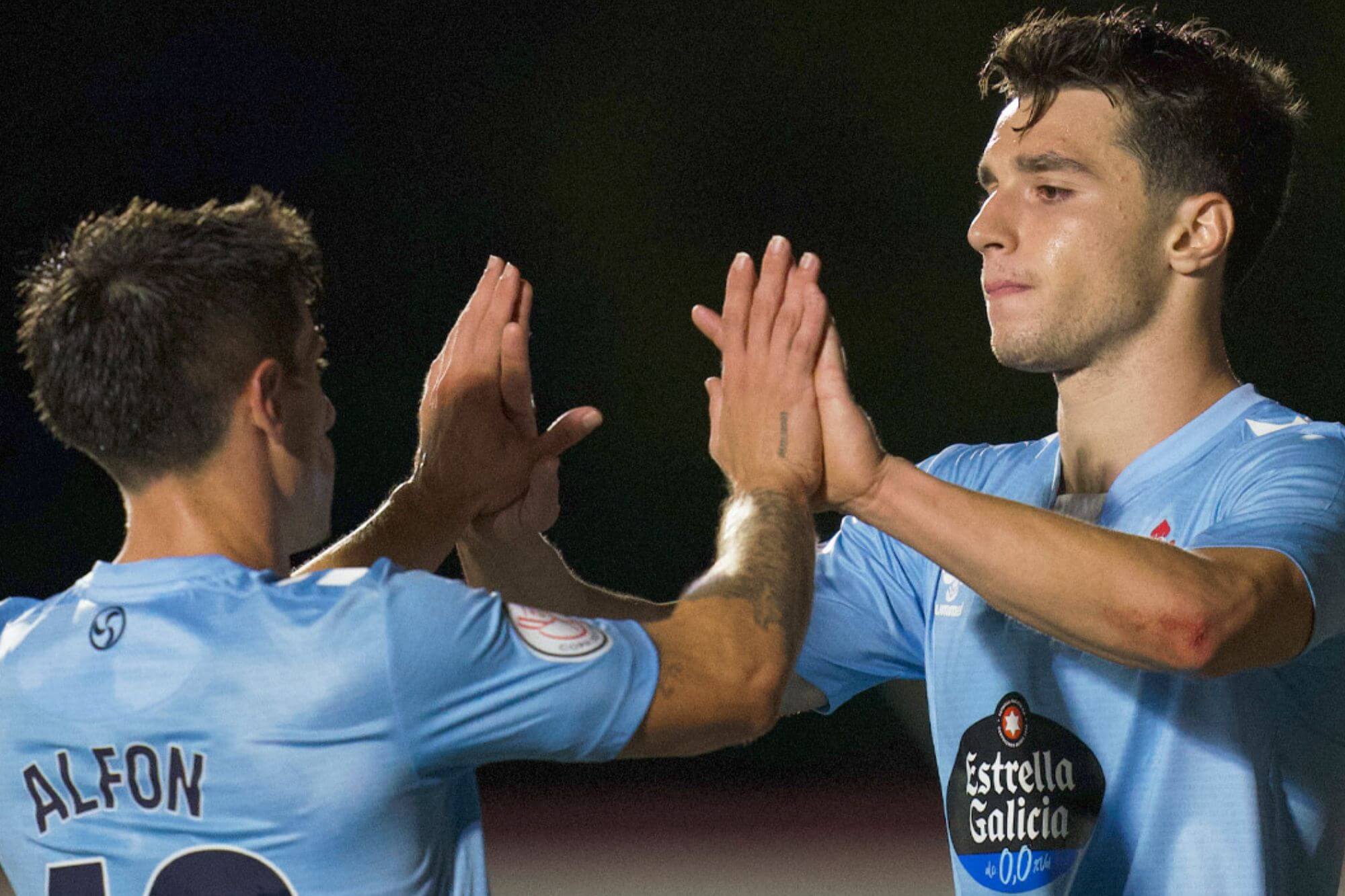 Tasos Douvikas celebra su gol con Alfon (Foto: RC Celta).