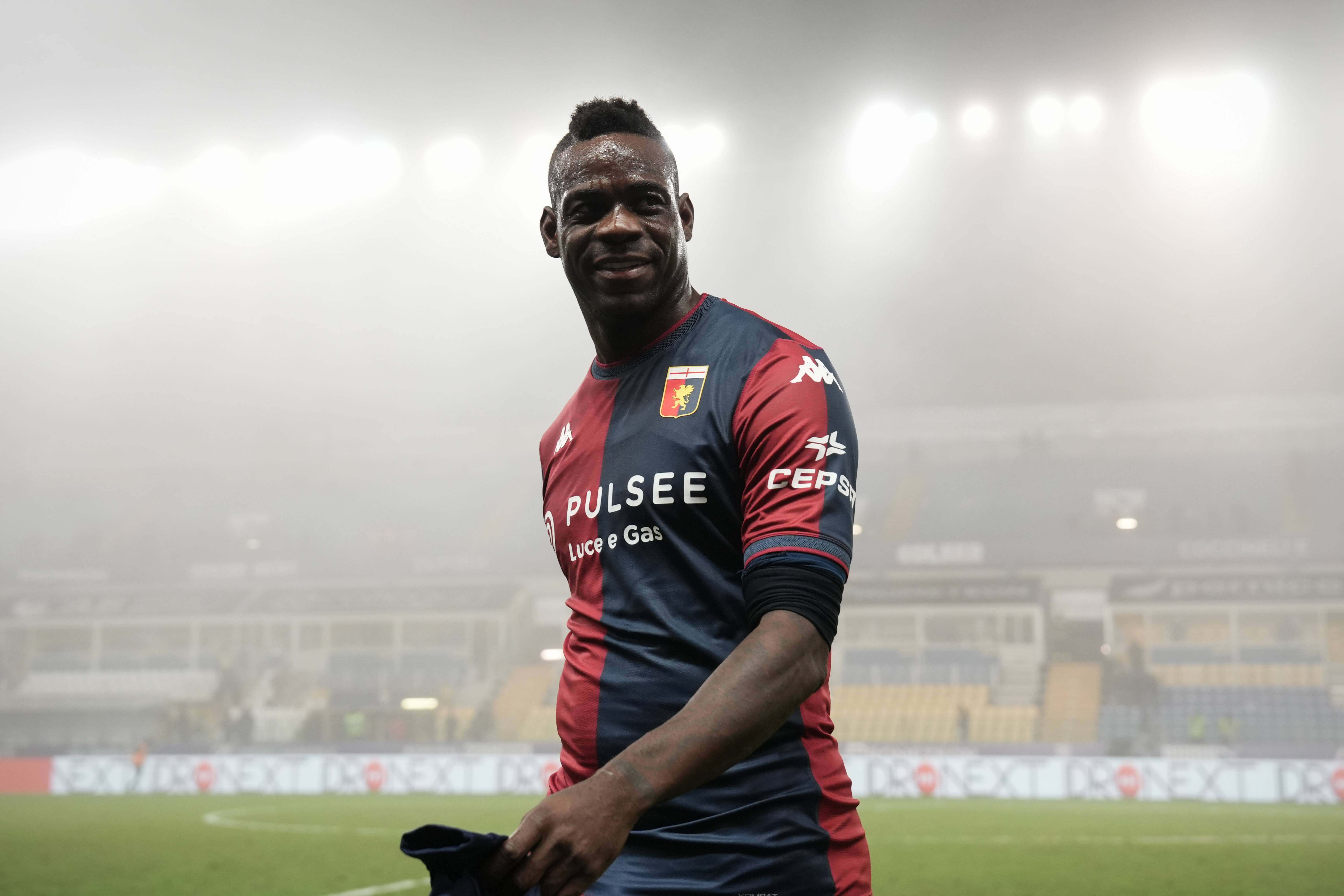 Mario Balotelli, en su debut con el Genoa (Foto: Cordon Press),