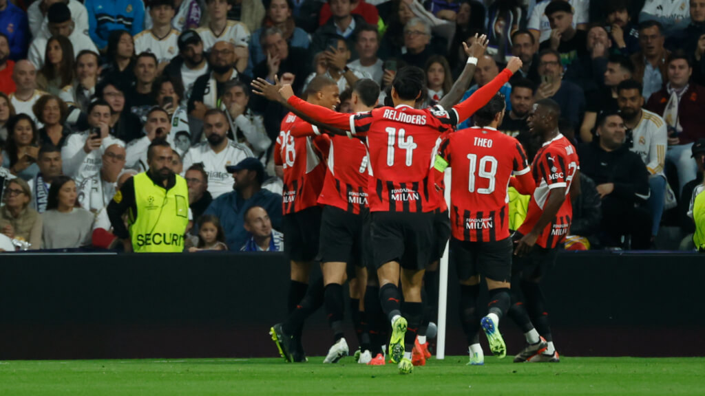 Los jugadores del AC Milan celebran el 0-1 en el Bernabéu (Foto: EFE)