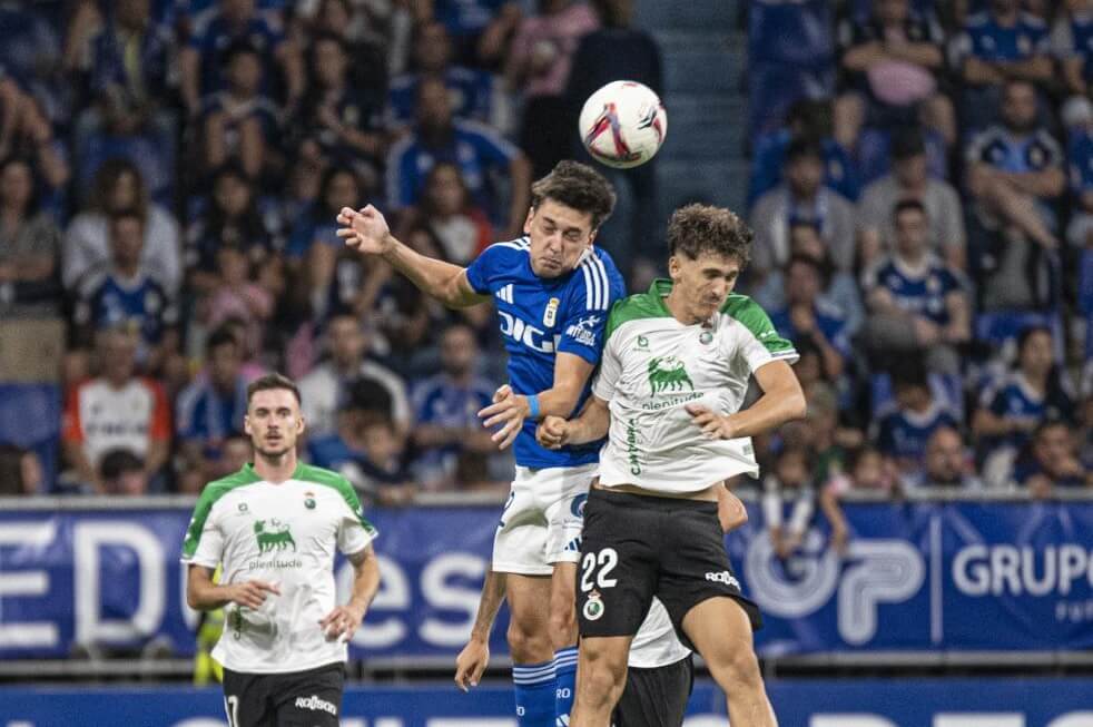 Carlos Dotor en un partido con el Real Oviedo (Foto: LALIGA).