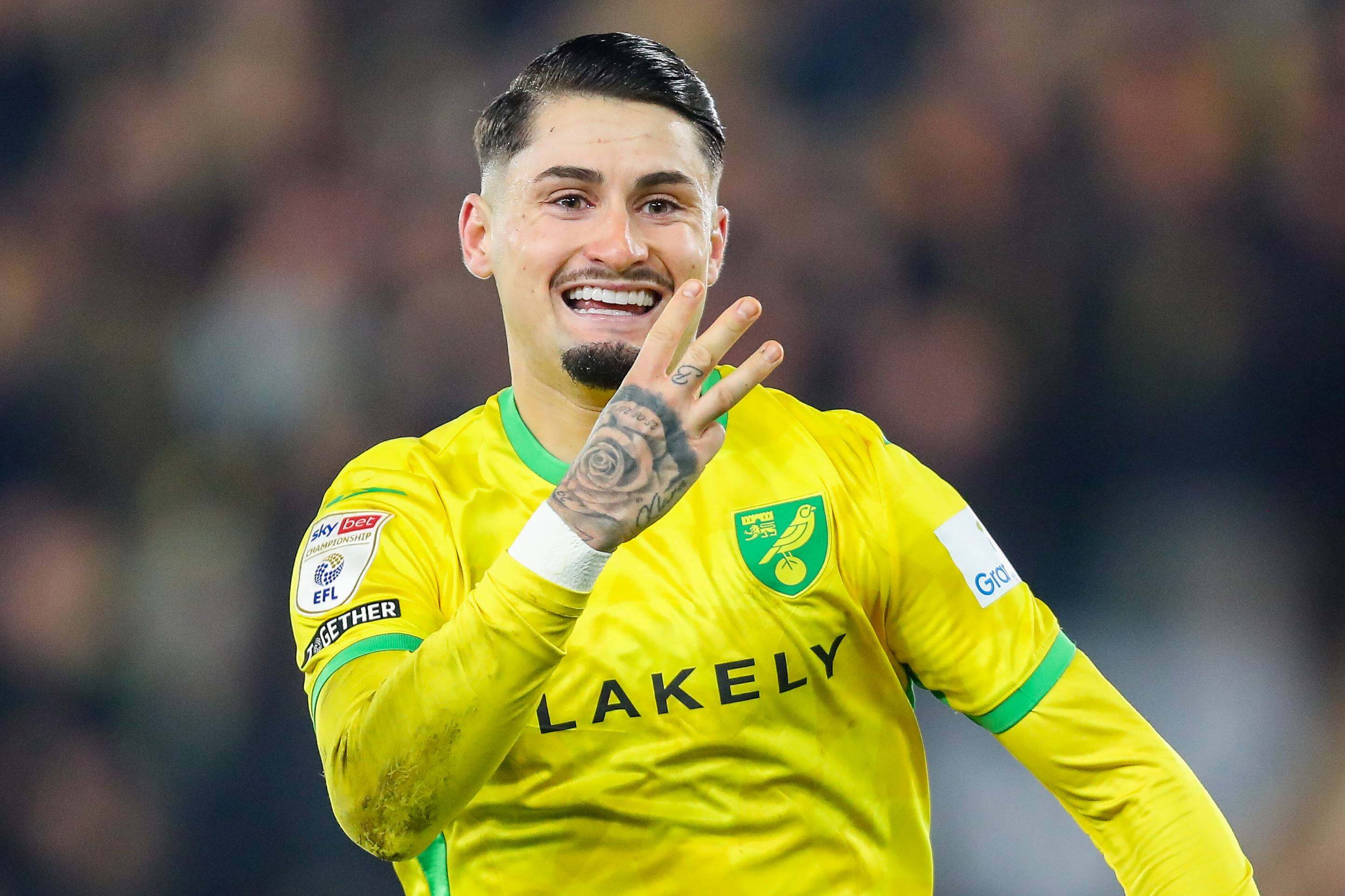 Borja Sainz celebra su hat trick en el Norwich - Plymouth Argyle (Foto: CordonPress).