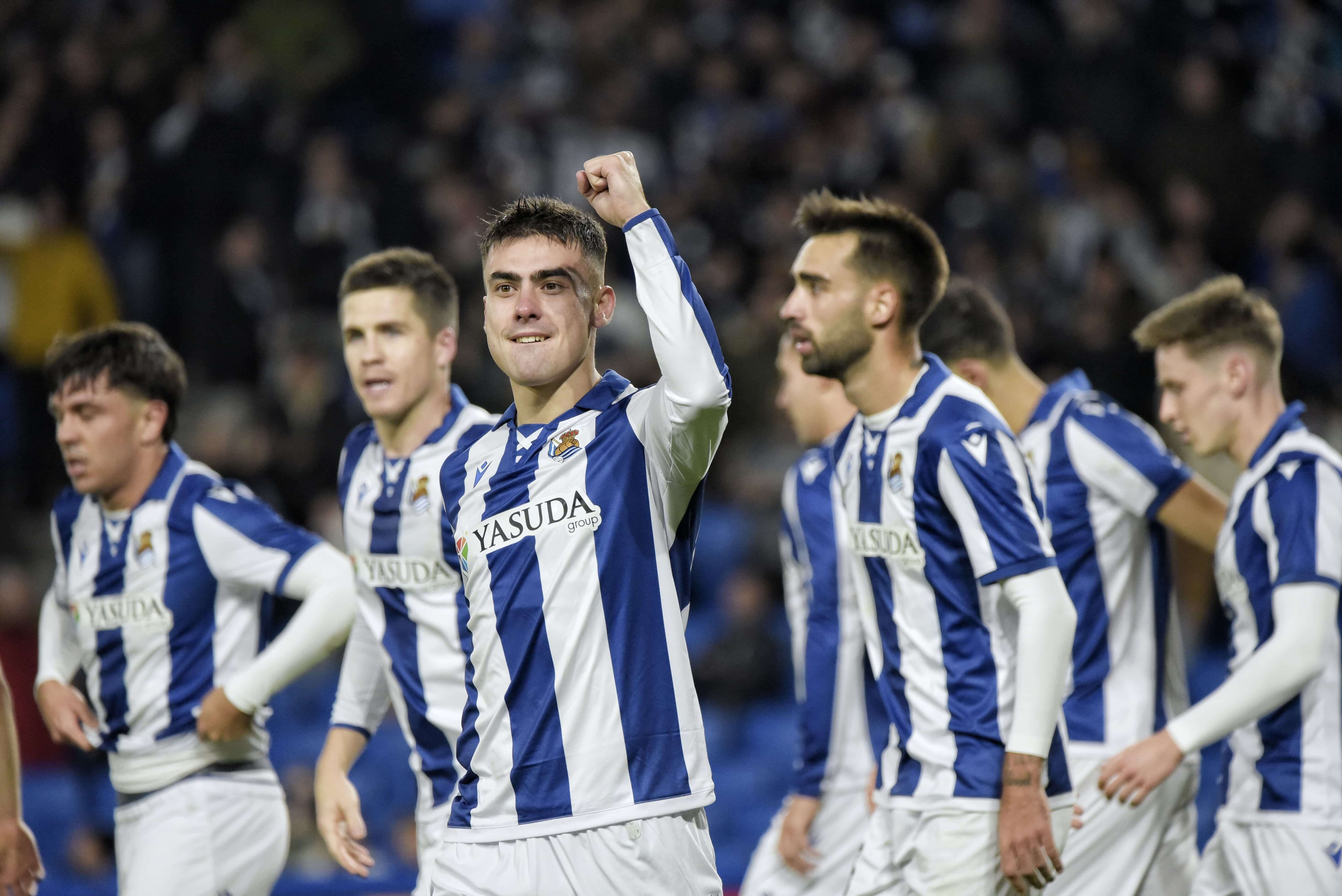 Barrenetxea levanta el puño para celebrar su gol al Ajax (Foto: Giovanni Batista).