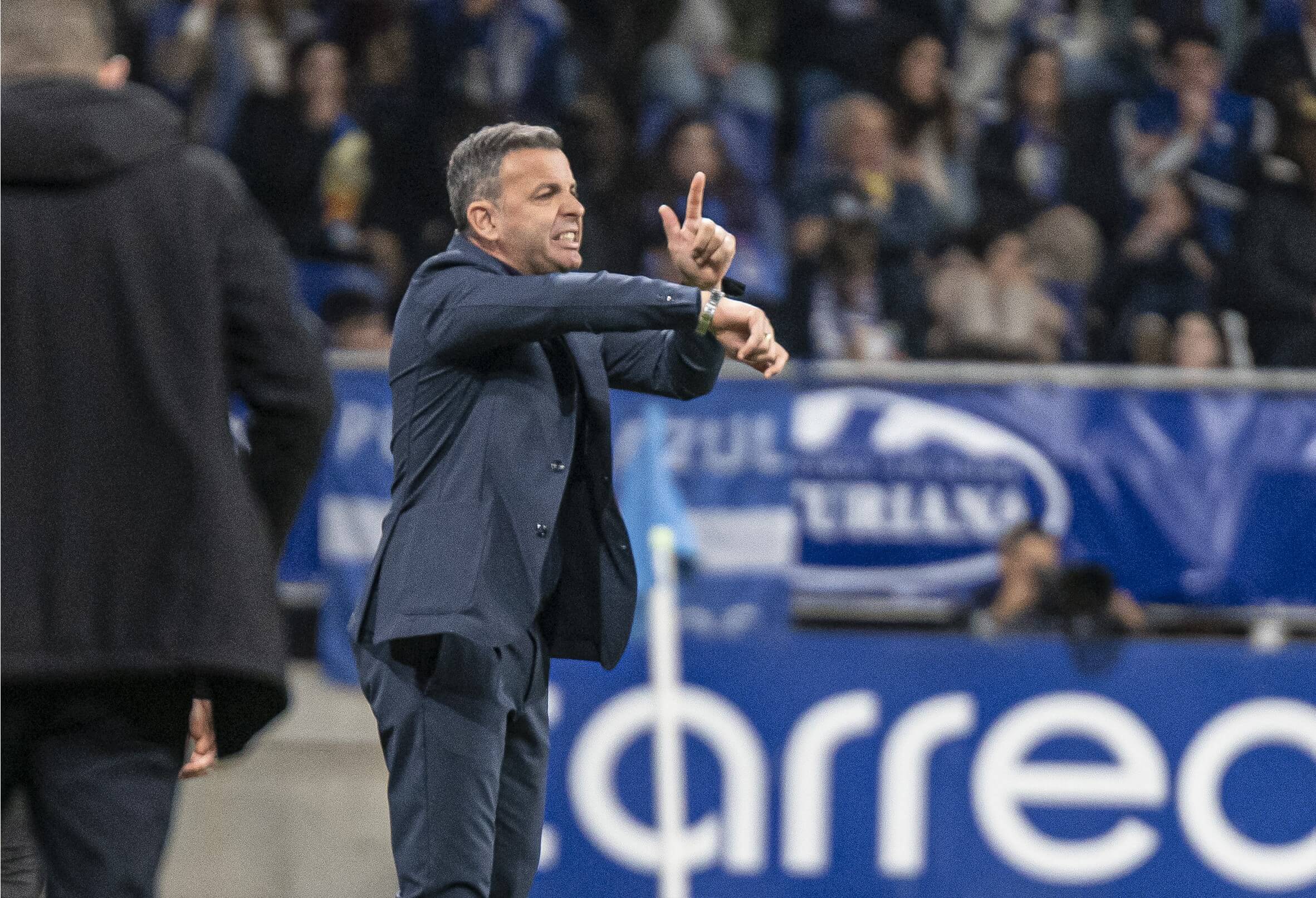 Javier Calleja, durante el Oviedo-Huesca (Foto: LaLiga).