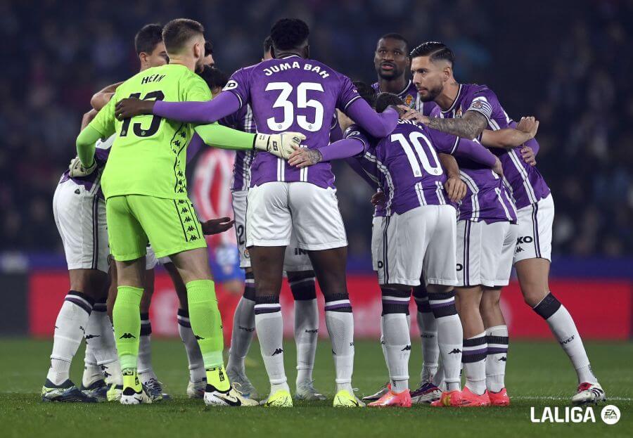 Jugadores del Real Valladolid antes de empezar el partido.