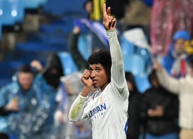 Adu Ares celebra uno de sus goles al Granada (Foto: Real Zaragoza).