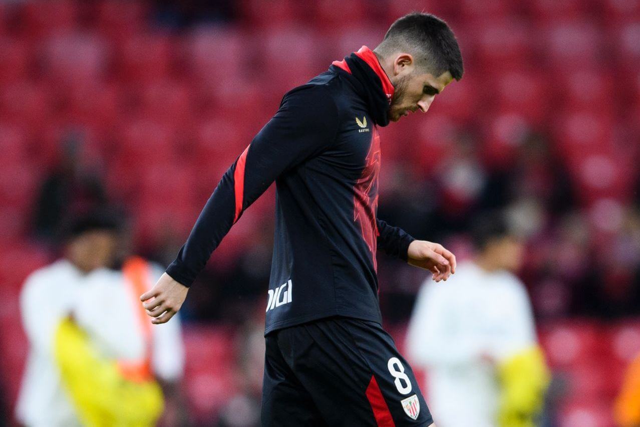 Oihan Sancet calienta para jugar ante el Real Madrid en San Mamés (Foto: Athletic Club).