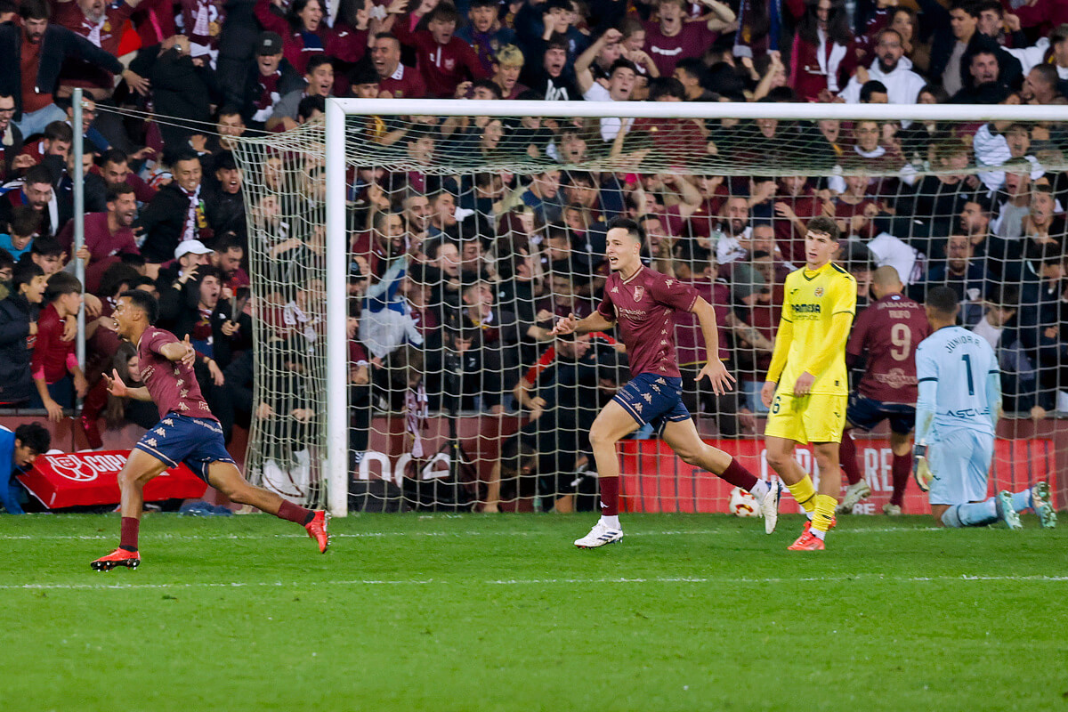 Dalisson marca su gol en el Pontevedra-Villarreal (Foto: EFE).