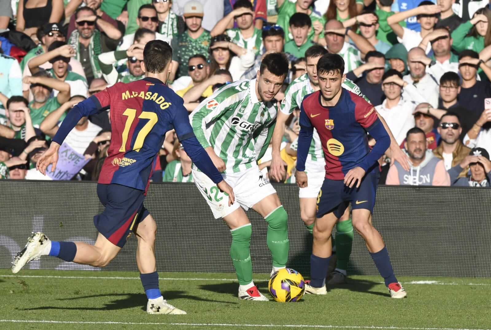 Lo Celso, ante el Barça (Foto: Kiko Hurtado).