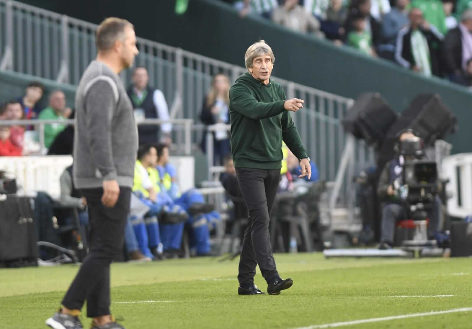 Manuel Pellegrini, ante el Barça (Foto: Kiko Hurtado). 