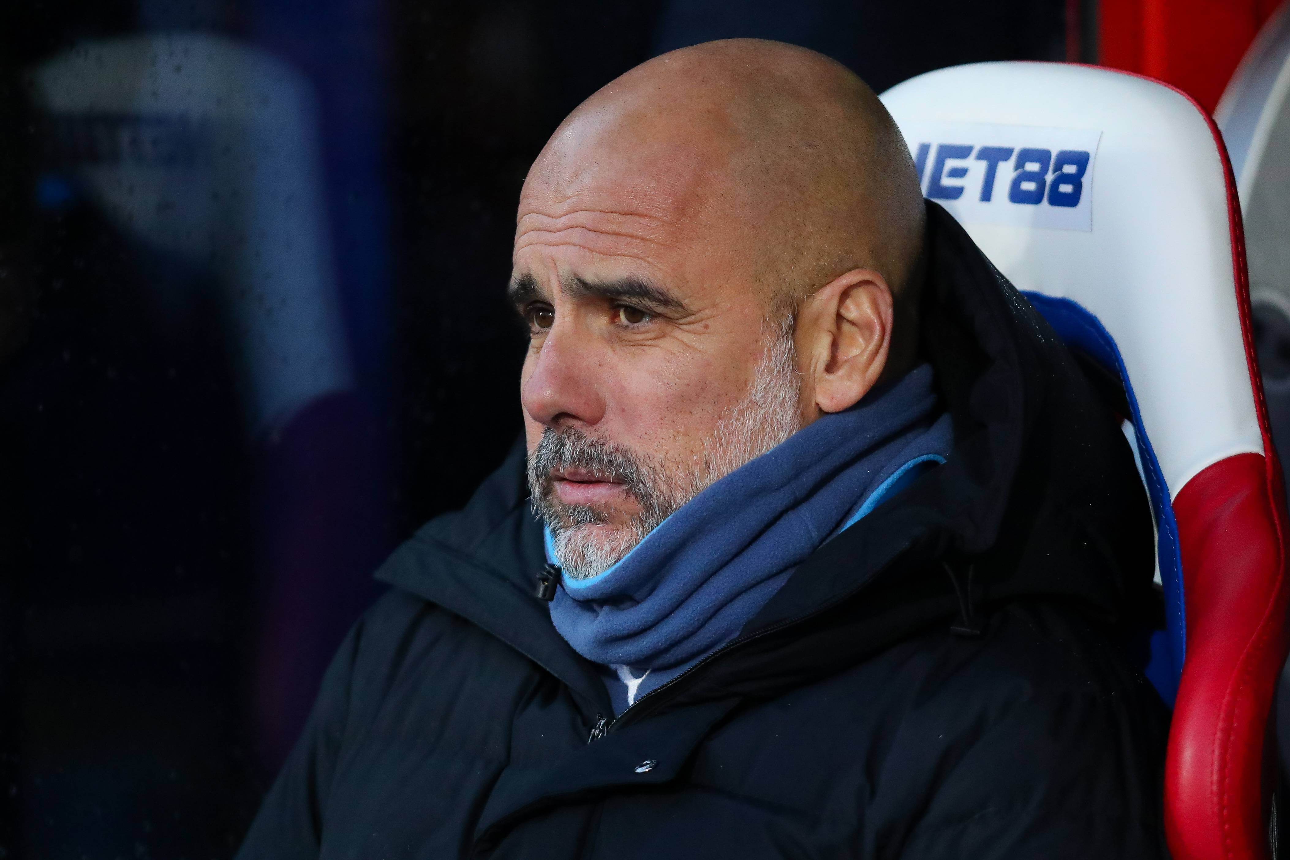 Guardiola, en el banquillo durante un partido del City (FOTO: Cordón Press).