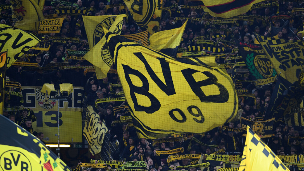 La afición del Borussia, en el Signal Iduna Park (Cordon Press)