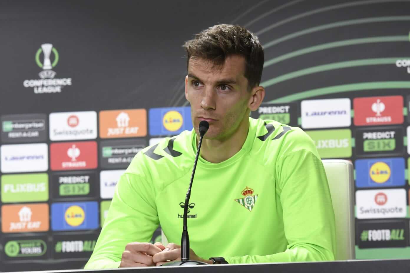 Diego Llorente, en la rueda de prensa previa al Petrocub-Betis (Foto: Kiko Hurtado).