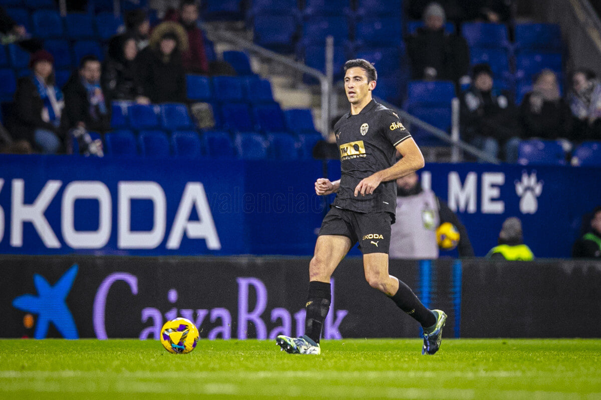 César Tárrega, ante el RCD Espanyol (Foto: Valencia CF).