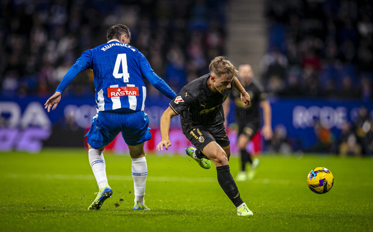 Dani Gómez, ante el RCD Espanyol (Foto: Valencia CF).