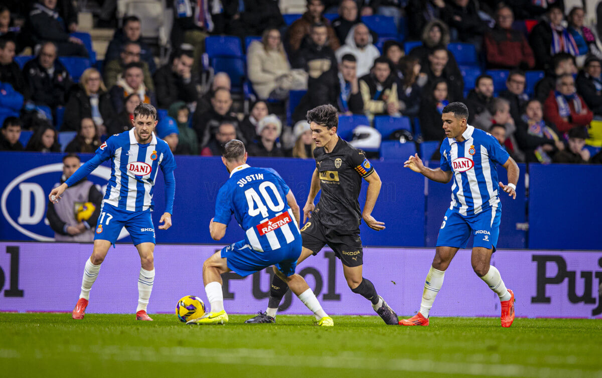 Pepelu, ante el RCD Espanyol (Foto: Valencia CF).