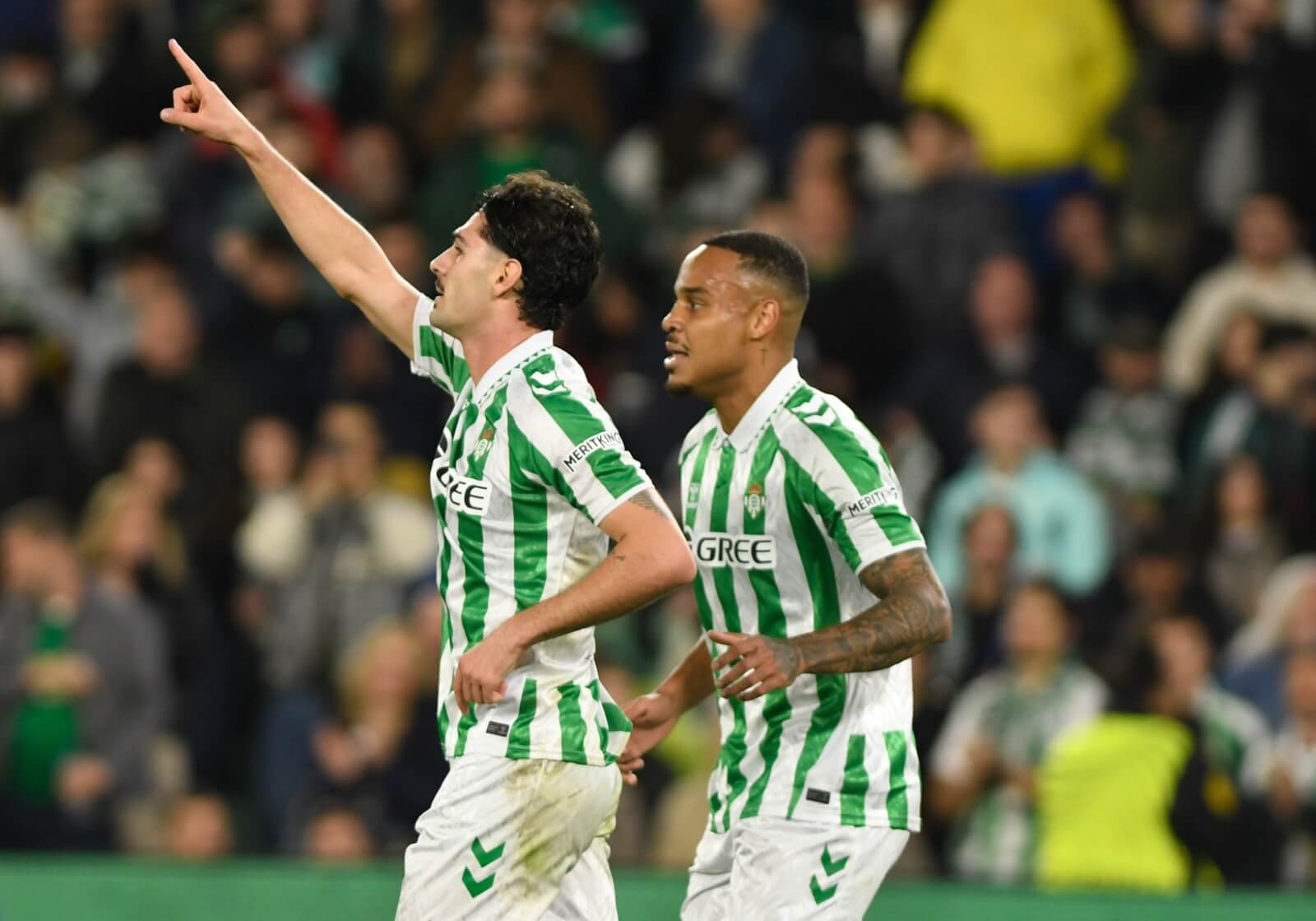 La celebración del gol de Johnny Cardoso (Foto: Kiko Hurtado)