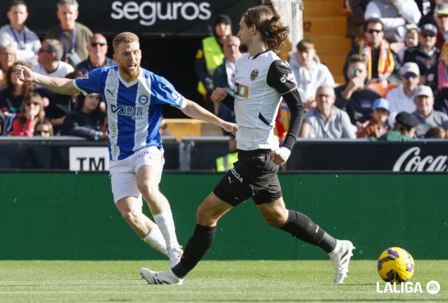 Yarek Gasiorowski, ante el Deportivo Alavés (Foto: LALIGA).