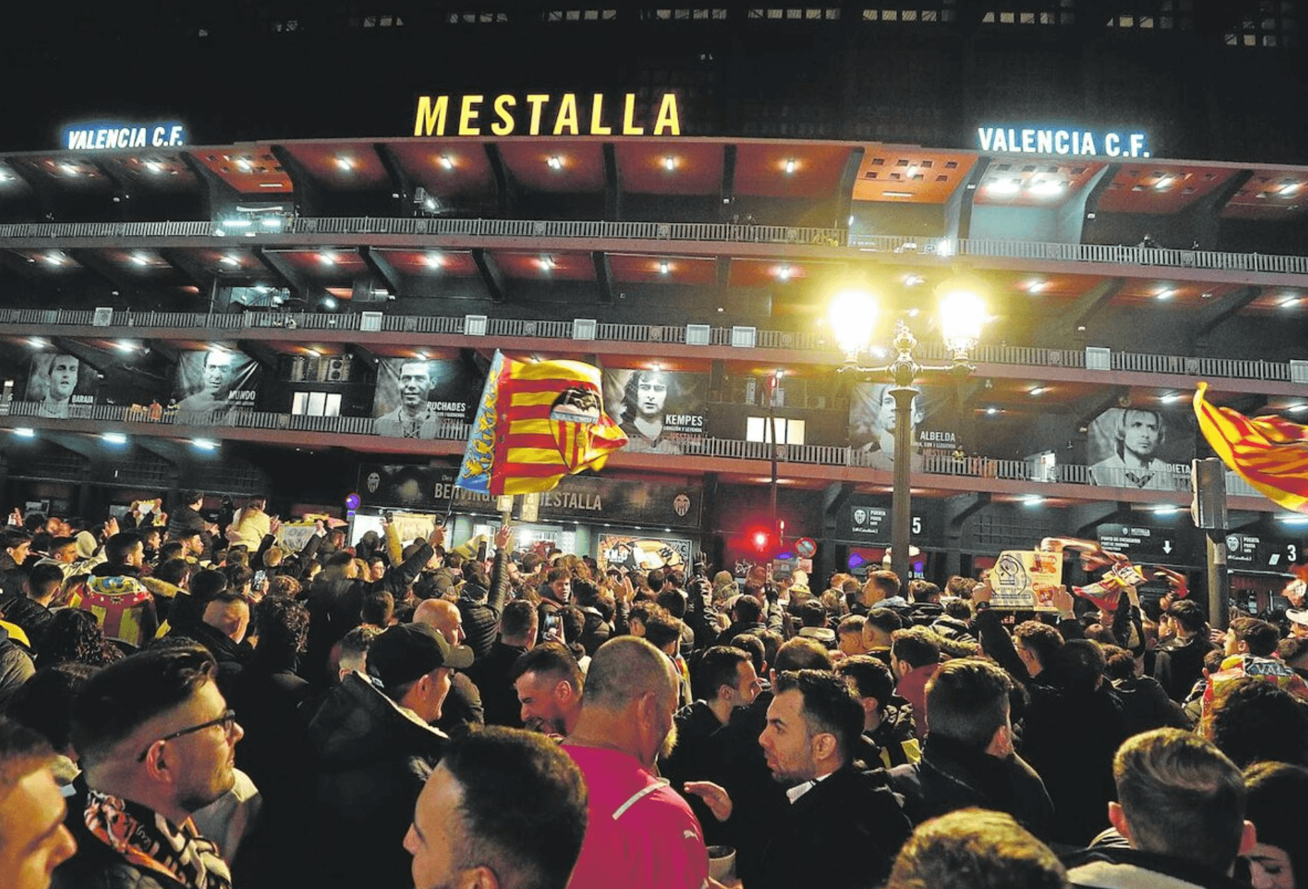 Mestalla de noche