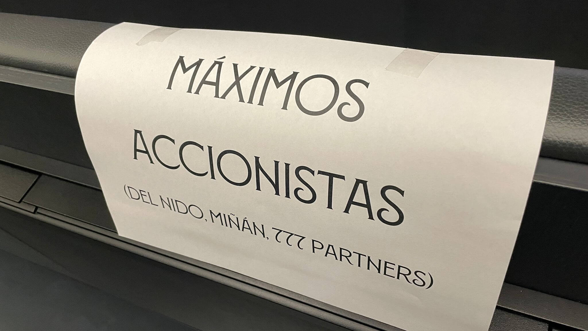 El detalle en los asientos de la Junta General de Accionistas 2024 (Foto: Kiko Hurtado). 