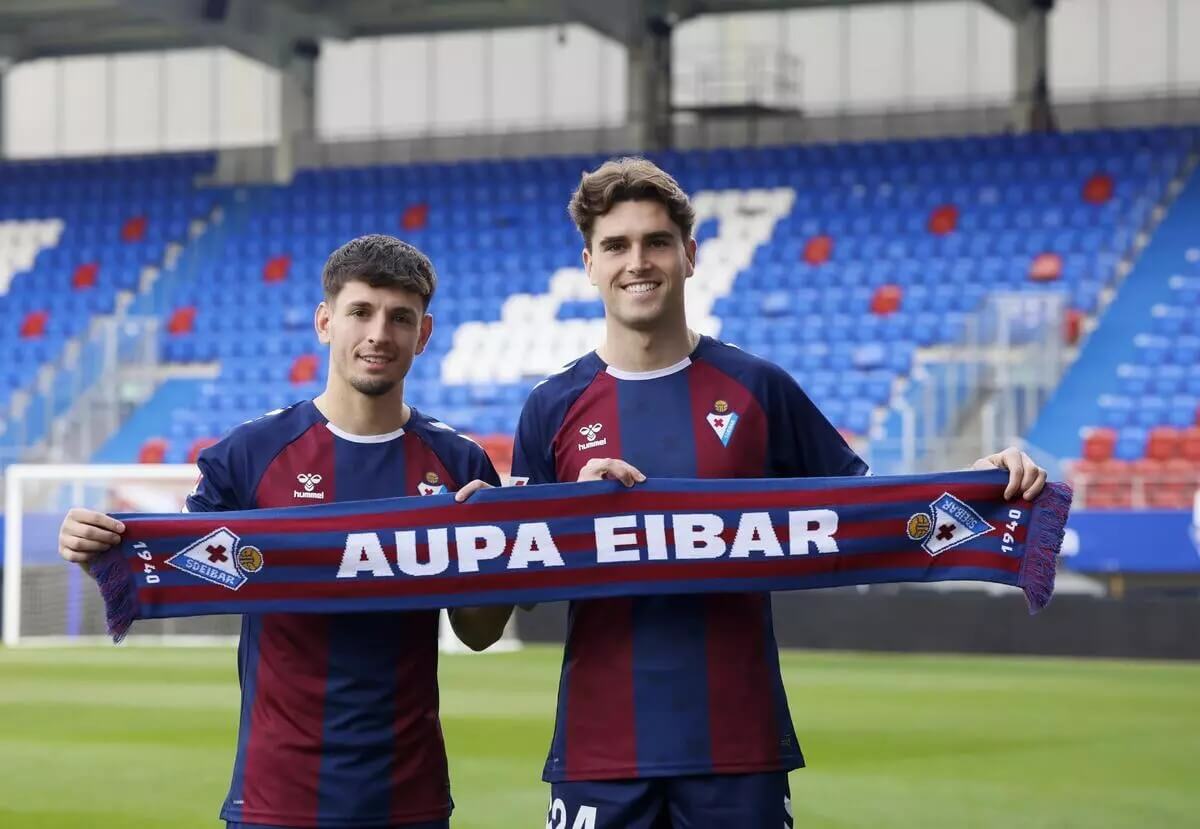 Iván Gil (izquierda) y Javi Martínez (derecha), presentados con la SD Eibar (Foto: SD Eibar).