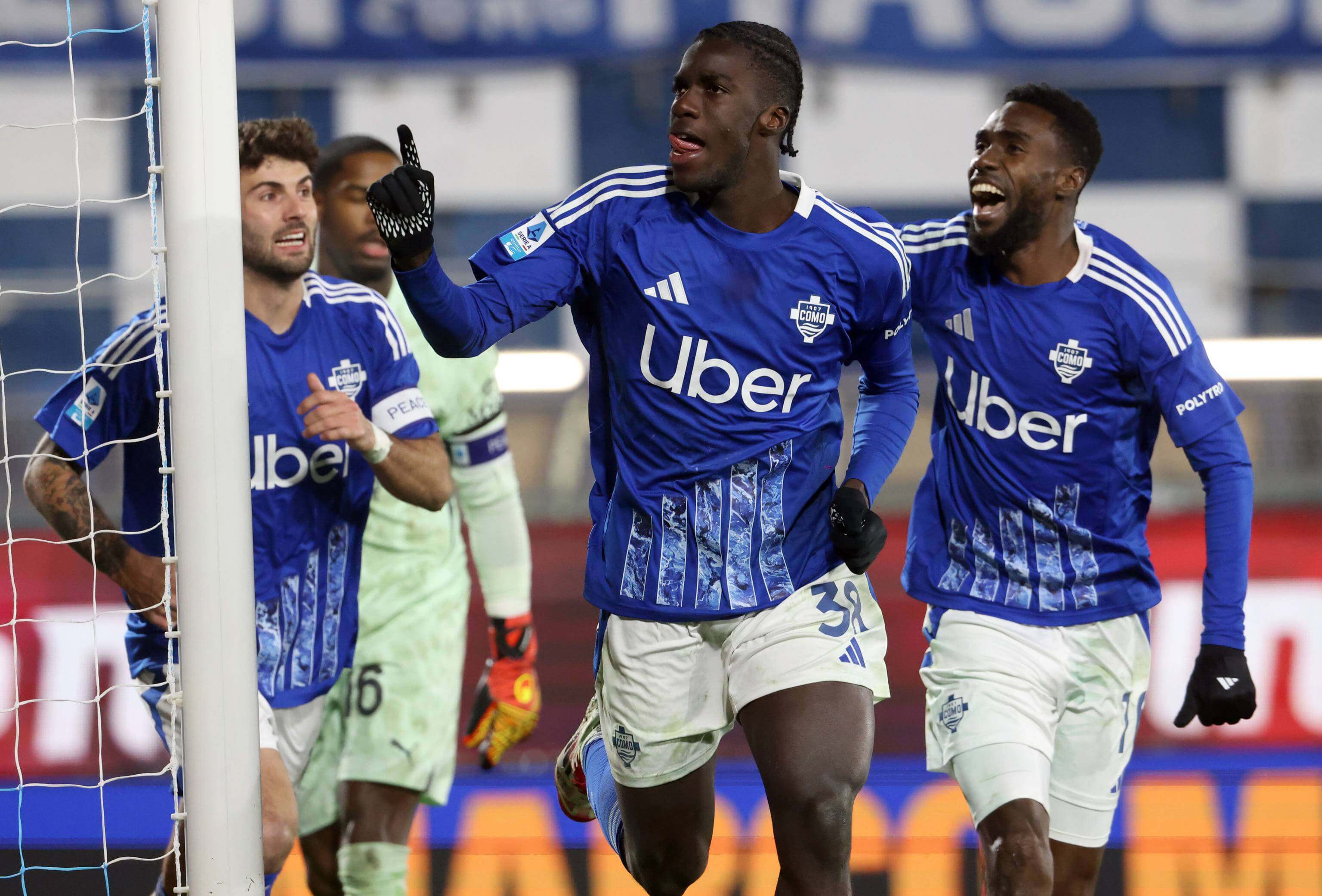 Assane Diao celebra su primer gol con el Como (Foto: Cordon Press).