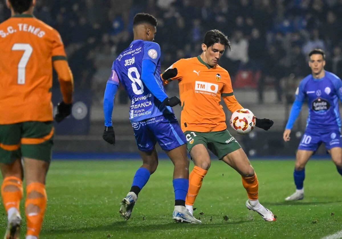 Jesús Vázquez, ante el Ourense CF (Foto: Valencia CF).