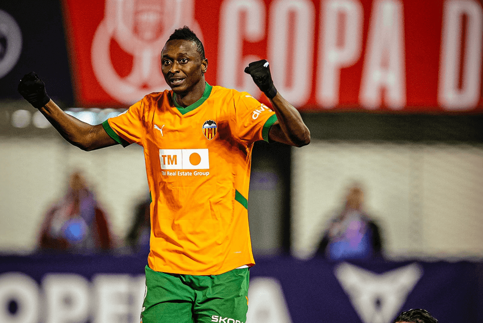 Sadiq Umar, ante el Ourense CF (Foto: Valencia CF).