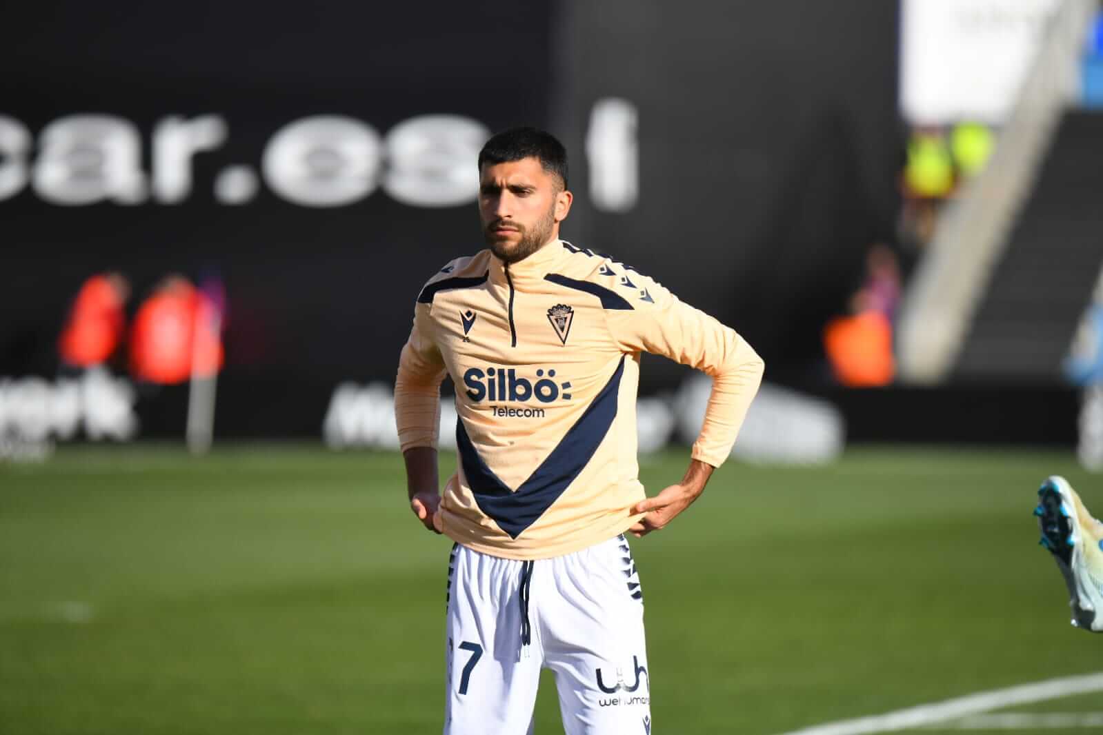 Climent, en el calentamiento (Foto: Cádiz CF).