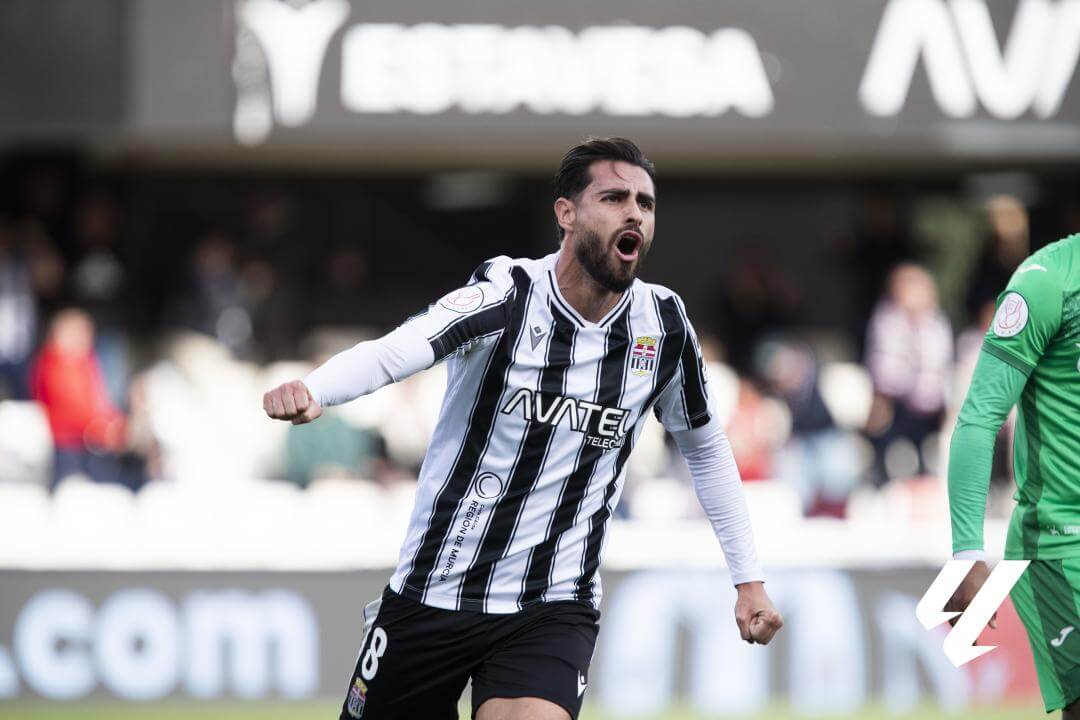 Luis Muñoz celebra un gol con el Cartagena (Foto: LALIGA).