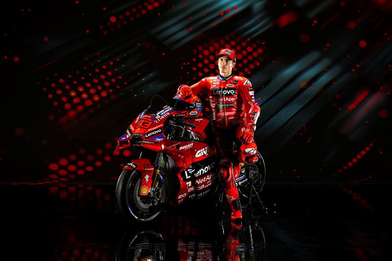 Marc Márquez, posando con su Ducati para la temporada 2025 de MotoGP (Ducati)