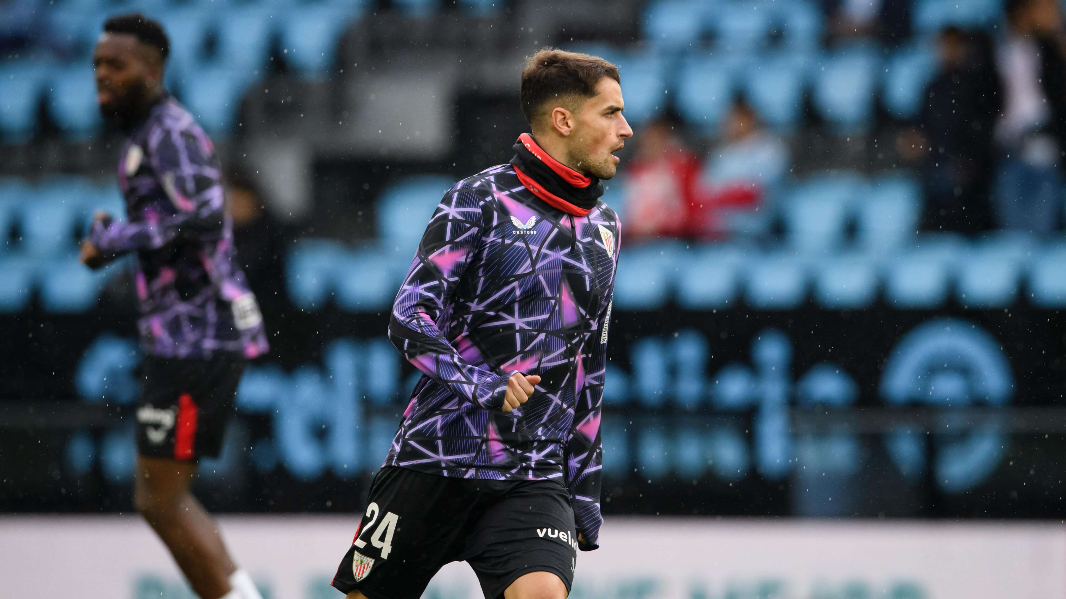 El centrocampista navarro Beñat Prados calienta antes de un partido (Foto: Athletic Club).