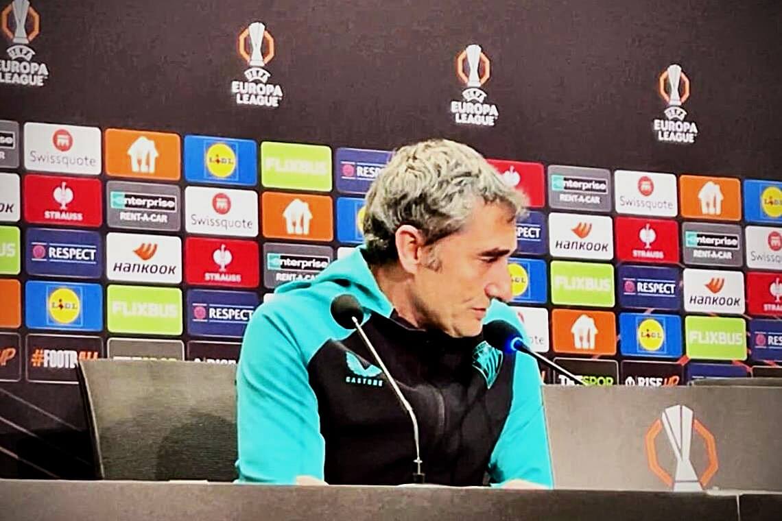 Ernesto Valverde, ante la prensa en la UEFA Europa League (Foto: Athletic Club).