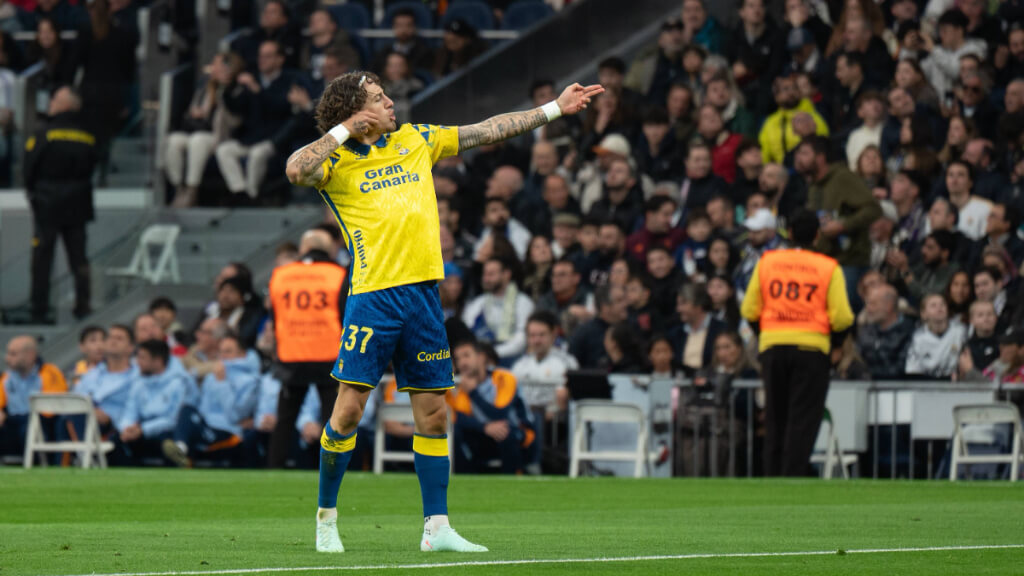 Fabio Silva celebra un tanto (Foto: Cordon Press)