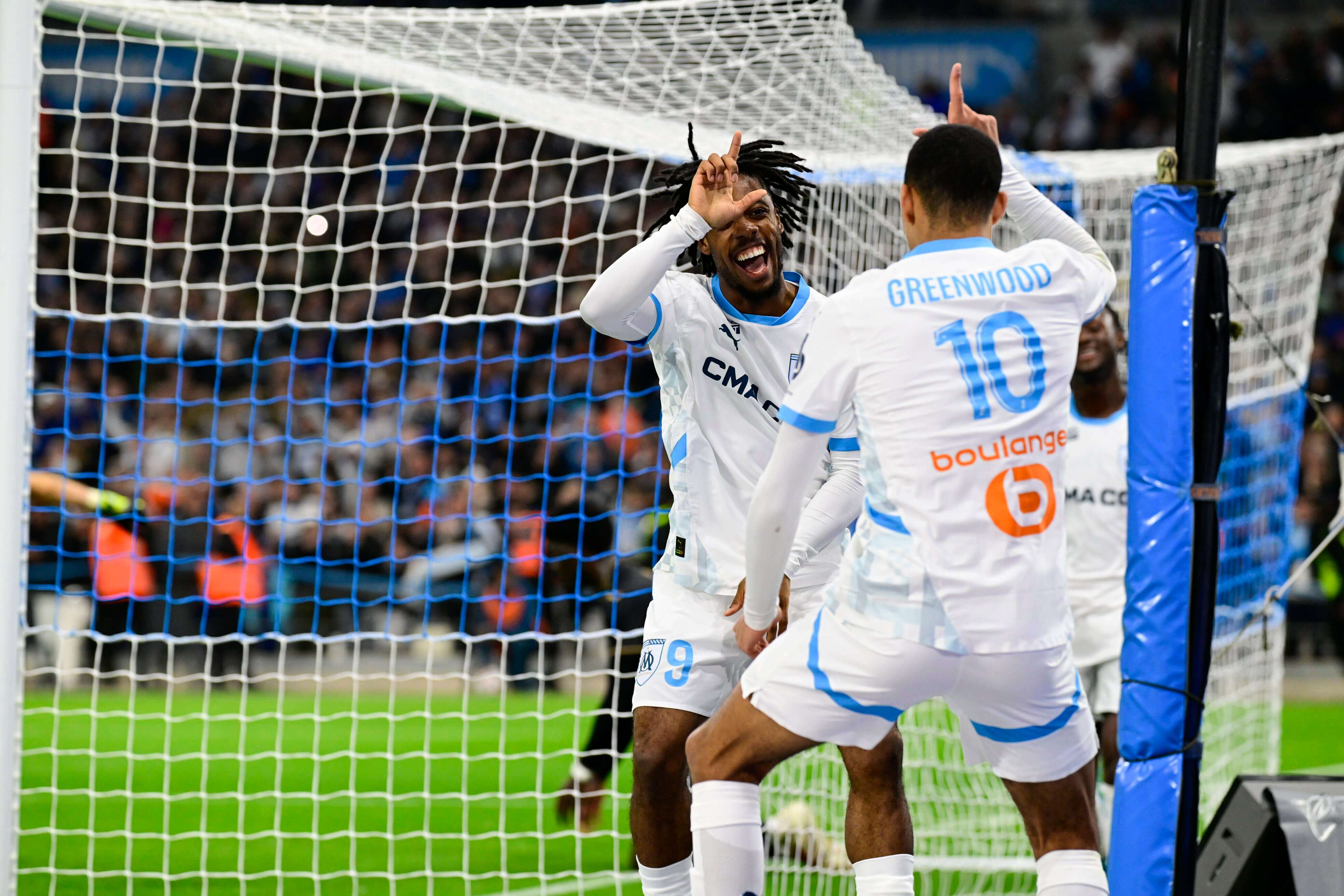 Elye Wahi y Mason Greenwood celebran un gol con el Olympique de Marsella (Foto: Cordon Press).