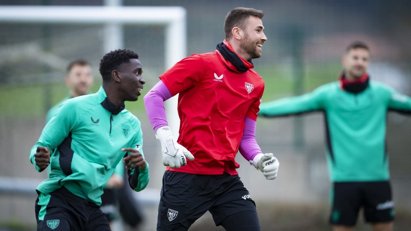 Adama Boiro y Unai Simón, con risas entrenando en Lezama (Foto: Athletic Club).