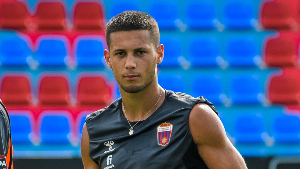 Alan Godoy entrenando con el Eldense (@CD_Eldense)