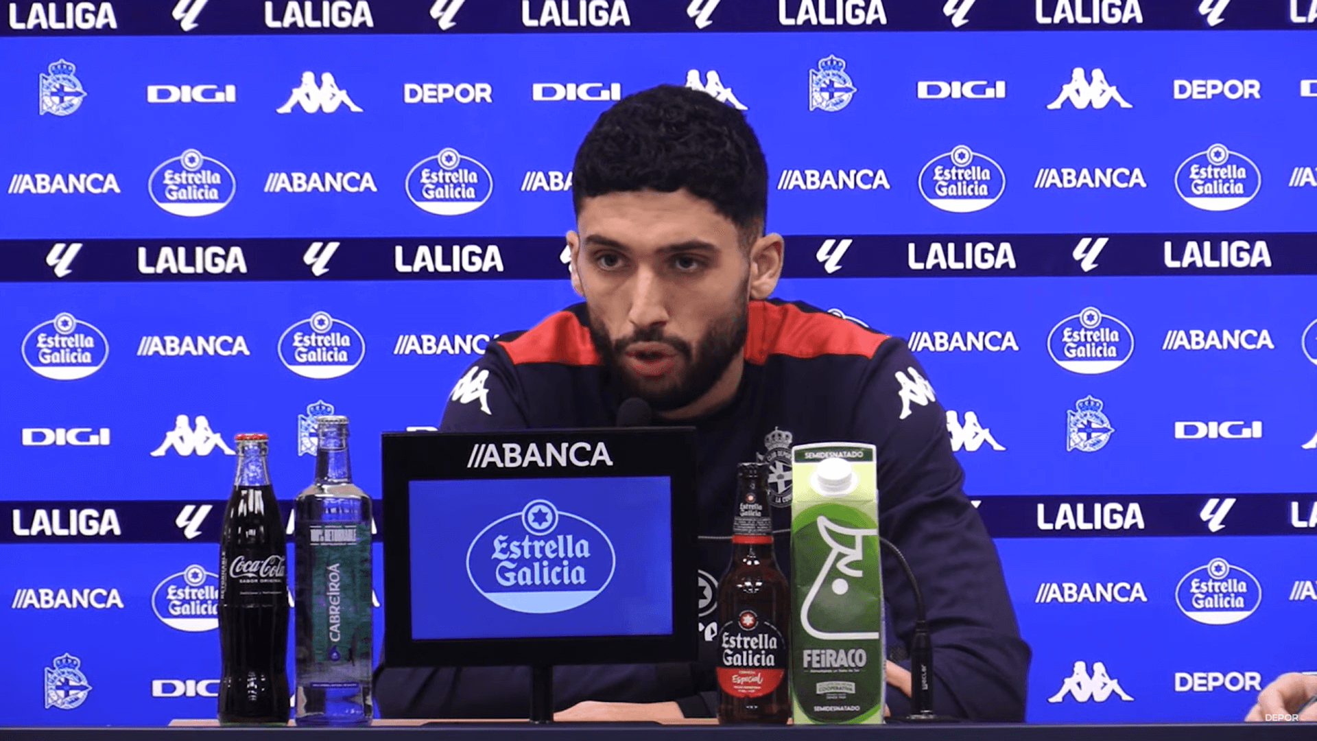 Zakaria Eddahchouri, en rueda de prensa con el Deportivo.