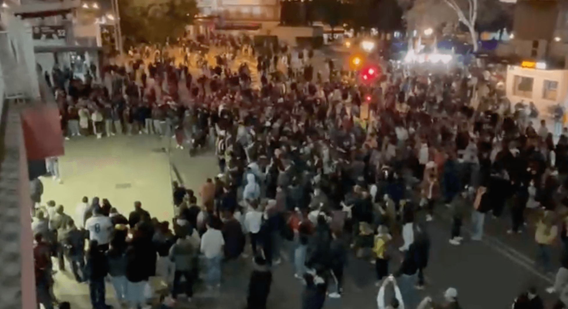 Afición protesta al final del partido